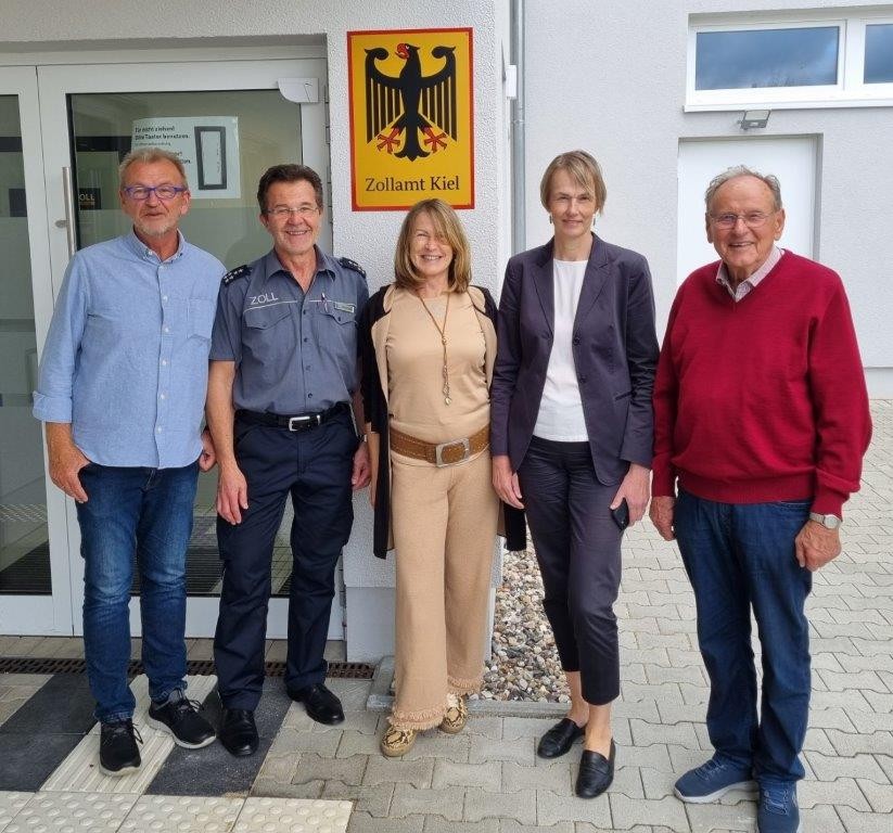 Mehr über den Artikel erfahren Besuch beim Zollamt Kiel